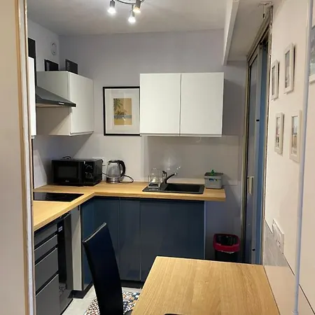 Grand Proche Avec Piscine.