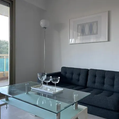 Grand Proche Avec Piscine.