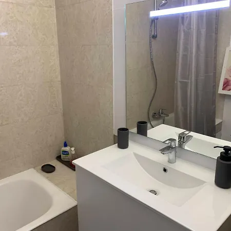 Grand Proche Avec Piscine. Antibes