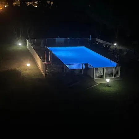 Grand Proche Avec Piscine. 昂蒂布
