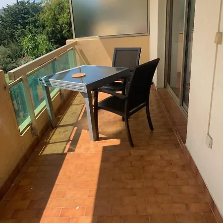 Grand Proche Avec Piscine. Apartmán *
