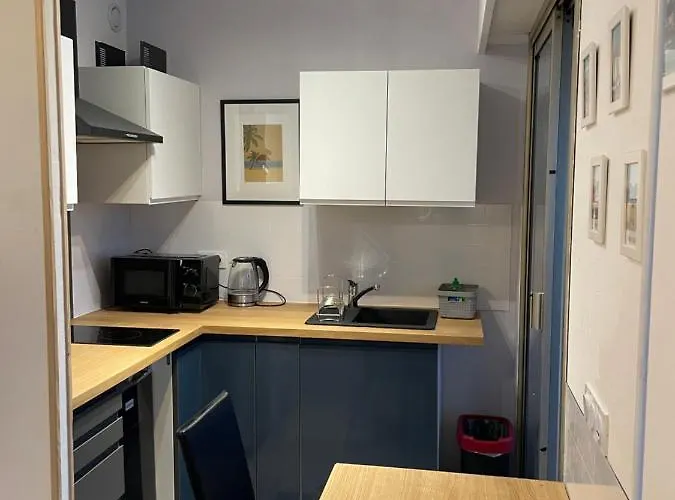 Grand Proche Avec Piscine.