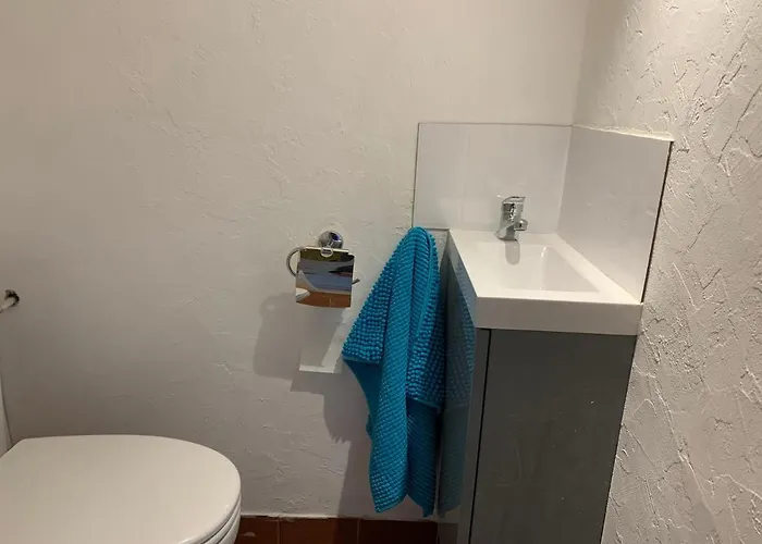 Grand Proche Avec Piscine. Антиб