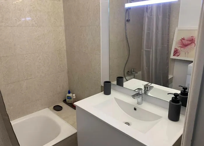 Grand Proche Avec Piscine. Антиб